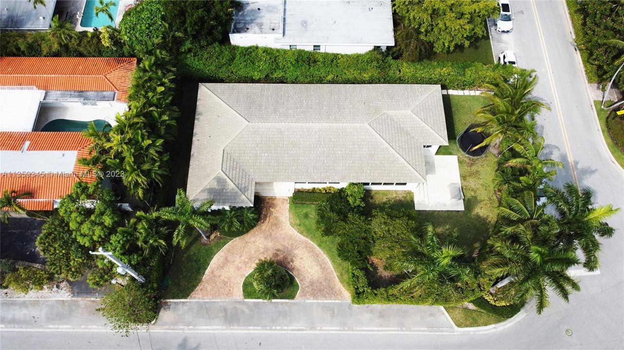 Recently Sold: $2,990,000 (4 beds, 3 baths, 2844 Square Feet)