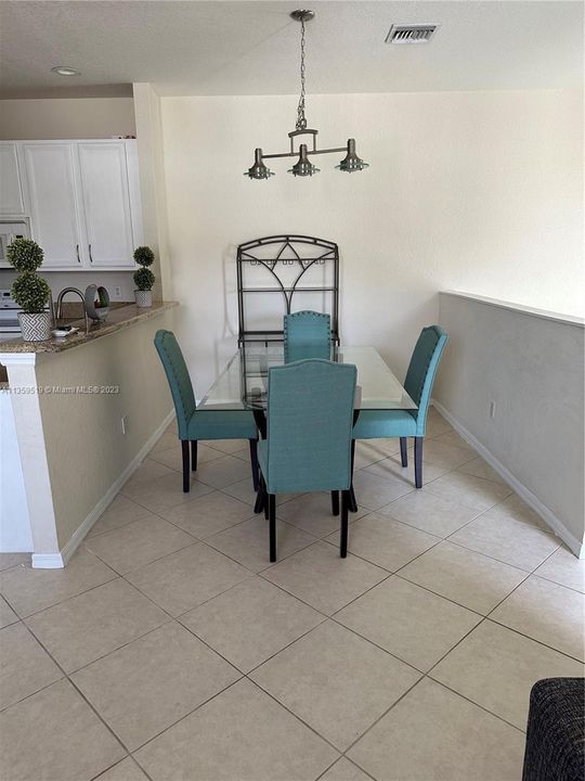 Recently Rented: $2,550 (2 beds, 2 baths, 1036 Square Feet)