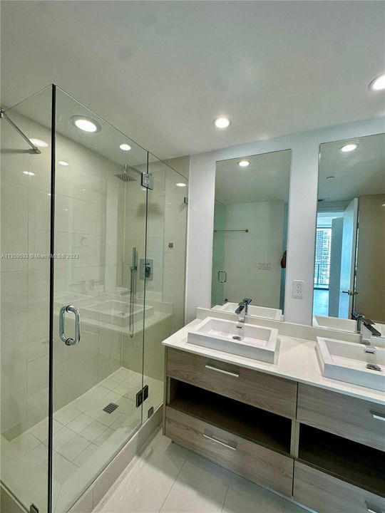 最近租的: $4,900 (2 贝兹, 2 浴室, 1332 平方英尺)
