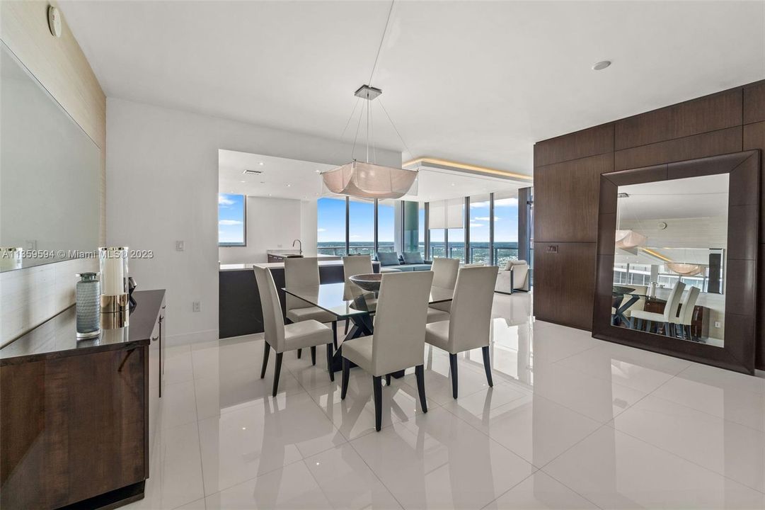 Recently Sold: $1,995,000 (3 beds, 3 baths, 2577 Square Feet)