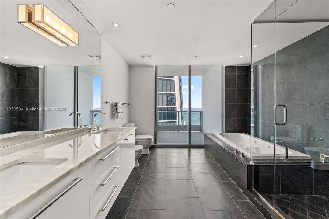 Recently Sold: $1,995,000 (3 beds, 3 baths, 2577 Square Feet)