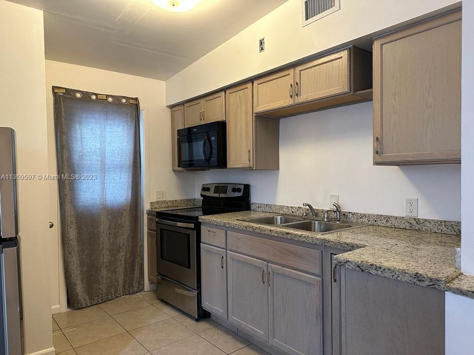 Recently Rented: $2,800 (3 beds, 1 baths, 1054 Square Feet)