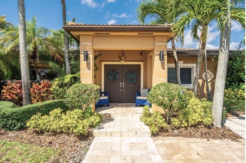 Recently Sold: $899,000 (4 beds, 3 baths, 2265 Square Feet)
