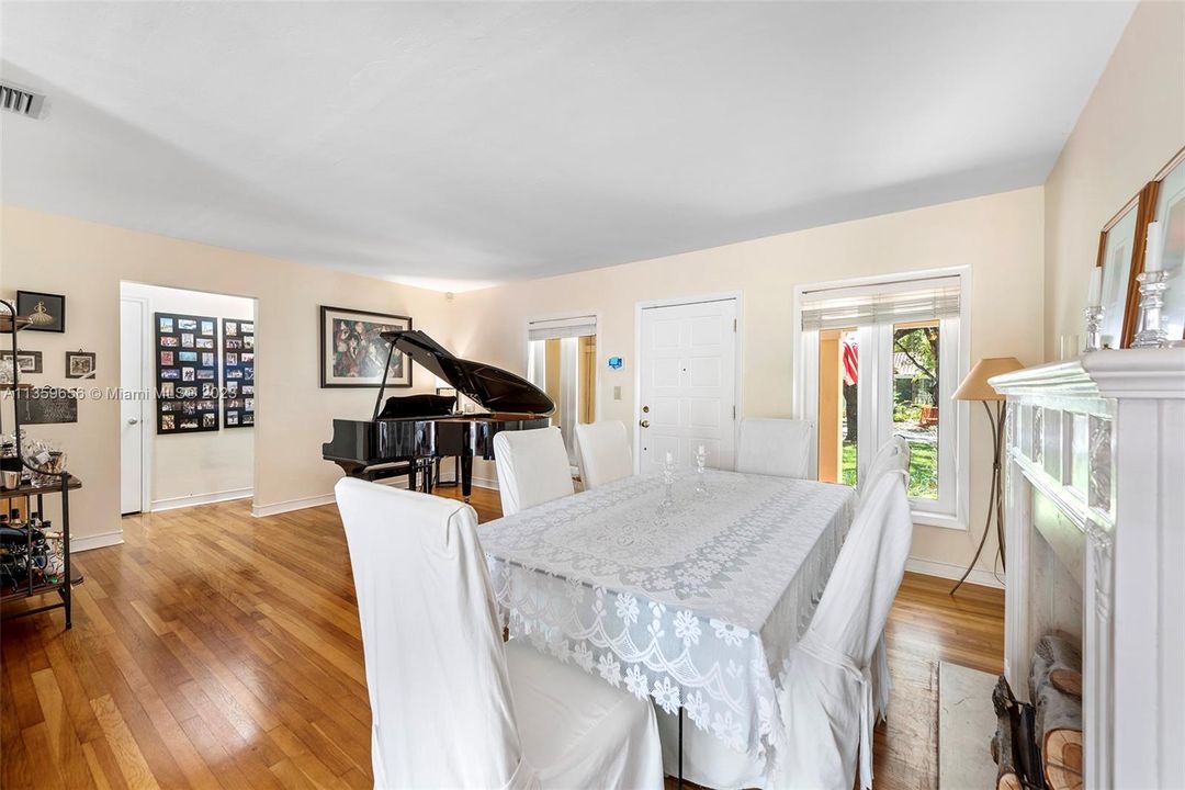 Recently Sold: $1,750,000 (3 beds, 3 baths, 1877 Square Feet)