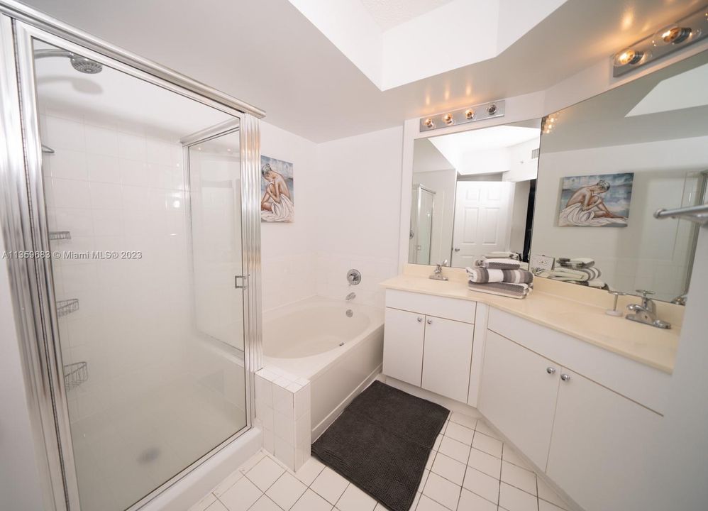 Recently Rented: $3,950 (3 beds, 2 baths, 1353 Square Feet)