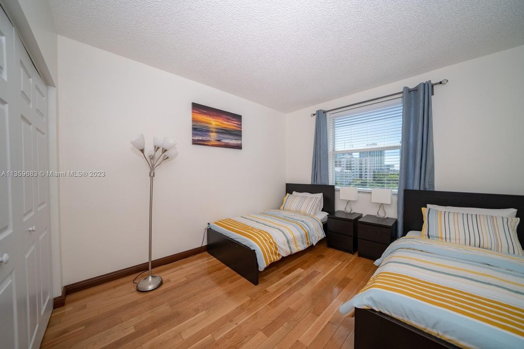 Recently Rented: $3,950 (3 beds, 2 baths, 1353 Square Feet)