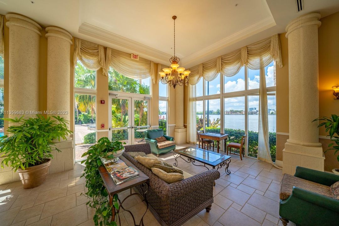 Recently Rented: $3,950 (3 beds, 2 baths, 1353 Square Feet)