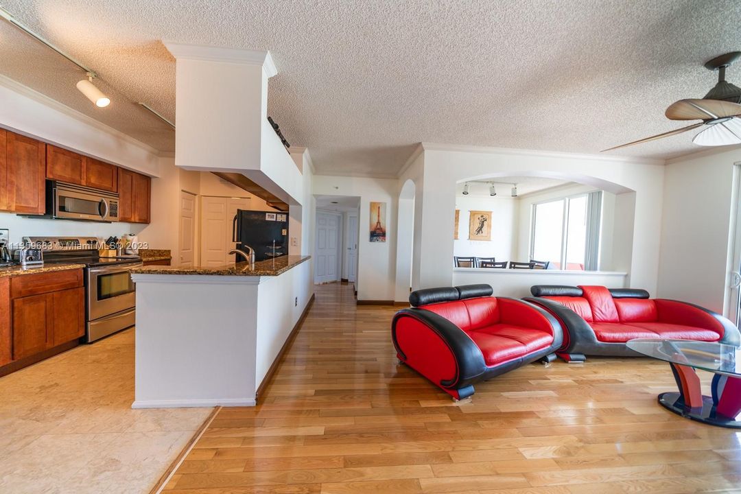 Recently Rented: $3,950 (3 beds, 2 baths, 1353 Square Feet)