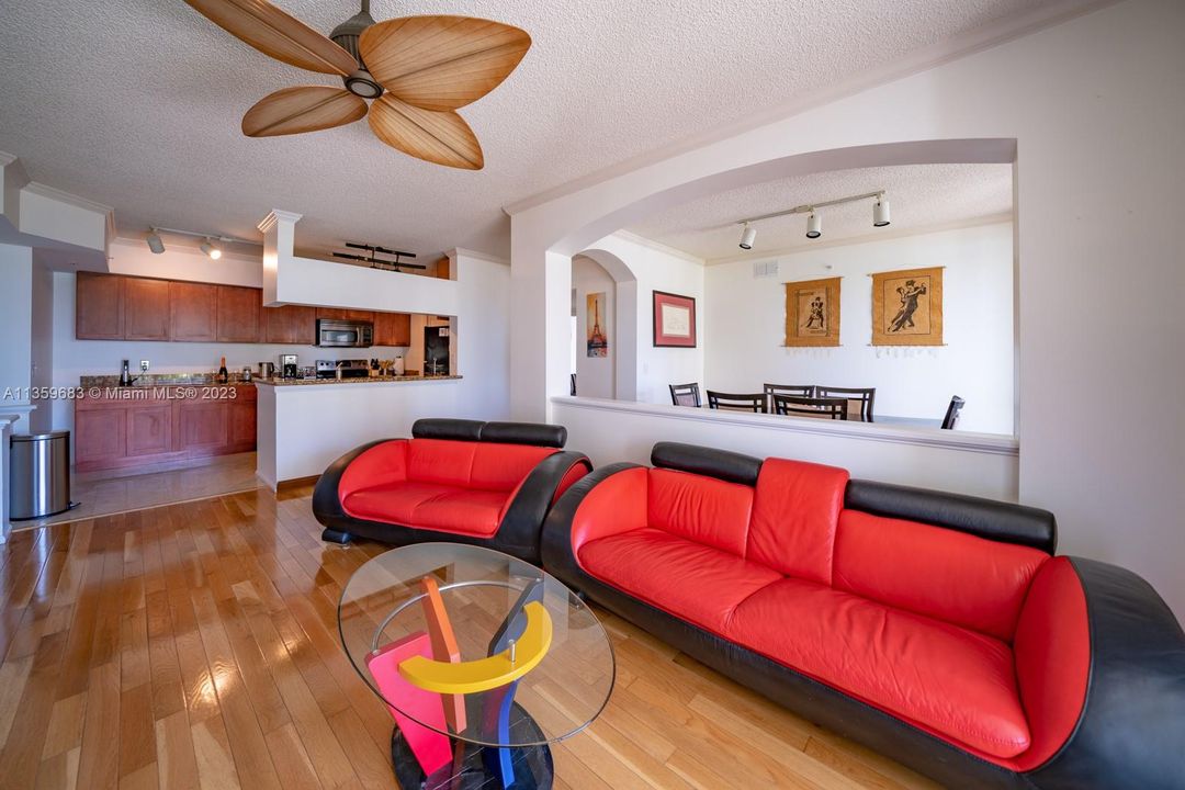 Recently Rented: $3,950 (3 beds, 2 baths, 1353 Square Feet)