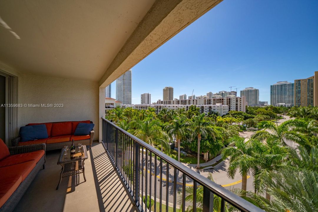 Recently Rented: $3,950 (3 beds, 2 baths, 1353 Square Feet)