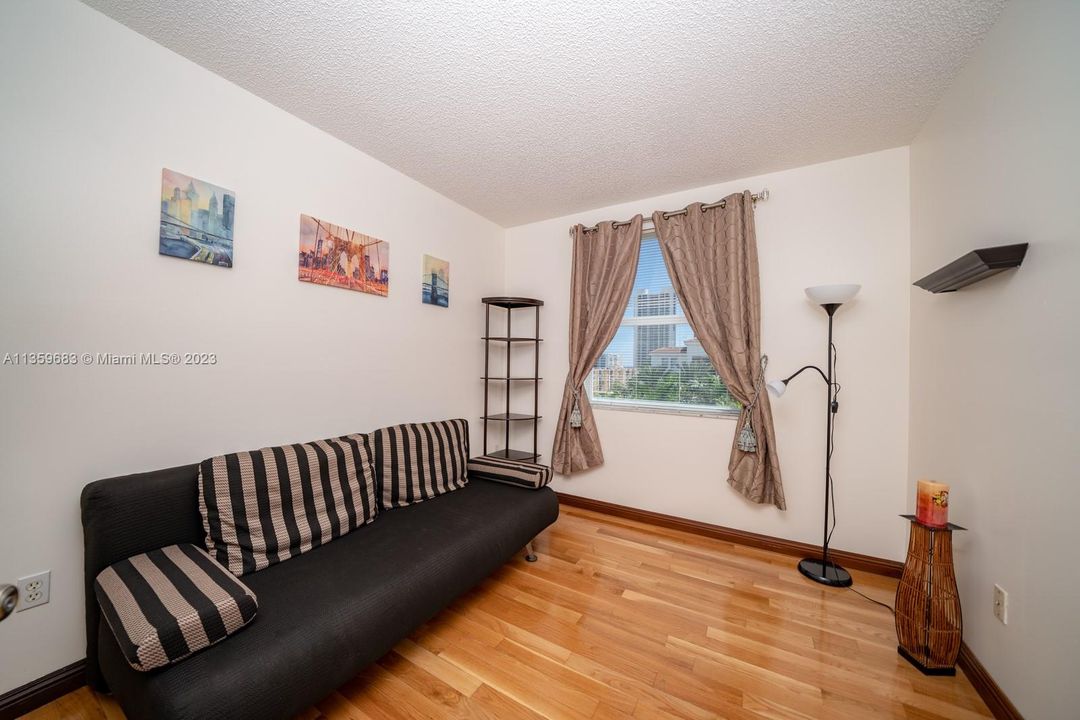 Recently Rented: $3,950 (3 beds, 2 baths, 1353 Square Feet)