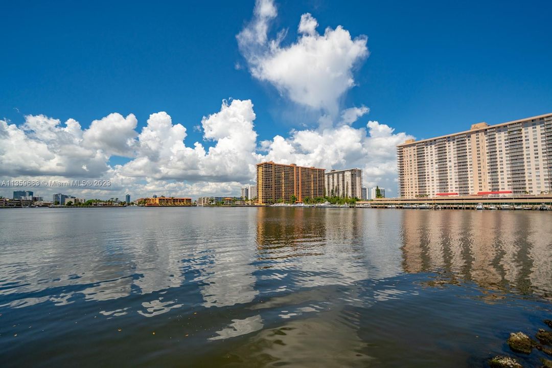 Recently Rented: $3,950 (3 beds, 2 baths, 1353 Square Feet)