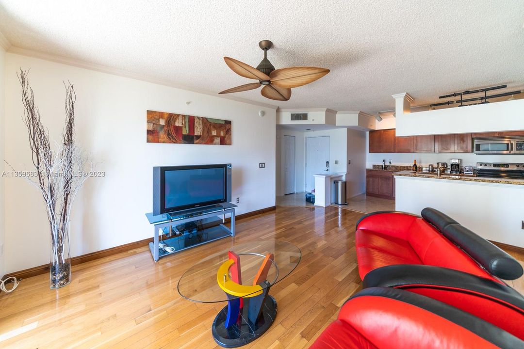 Recently Rented: $3,950 (3 beds, 2 baths, 1353 Square Feet)