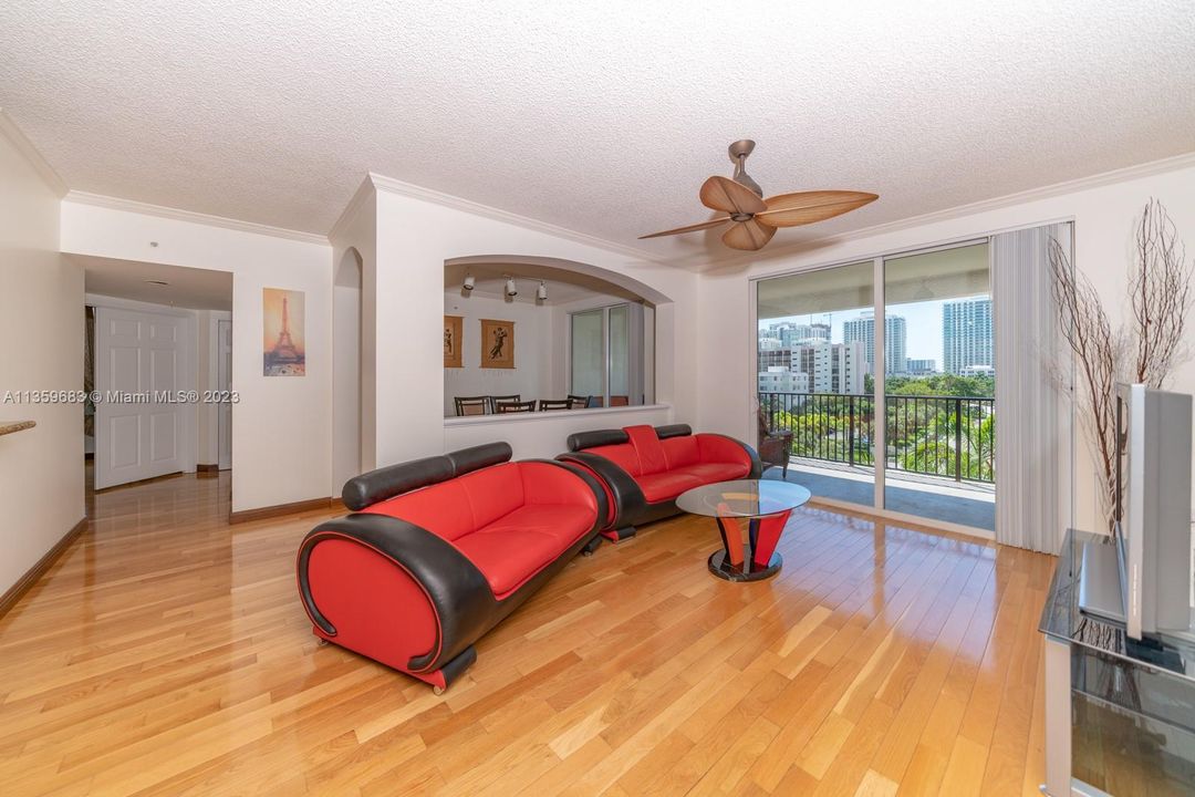 Recently Rented: $3,950 (3 beds, 2 baths, 1353 Square Feet)