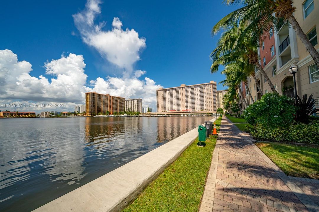 Recently Rented: $3,950 (3 beds, 2 baths, 1353 Square Feet)