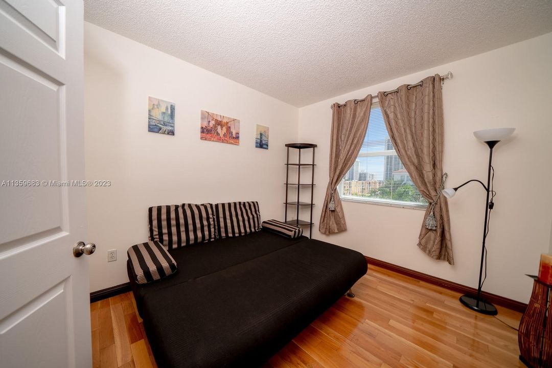 Recently Rented: $3,950 (3 beds, 2 baths, 1353 Square Feet)