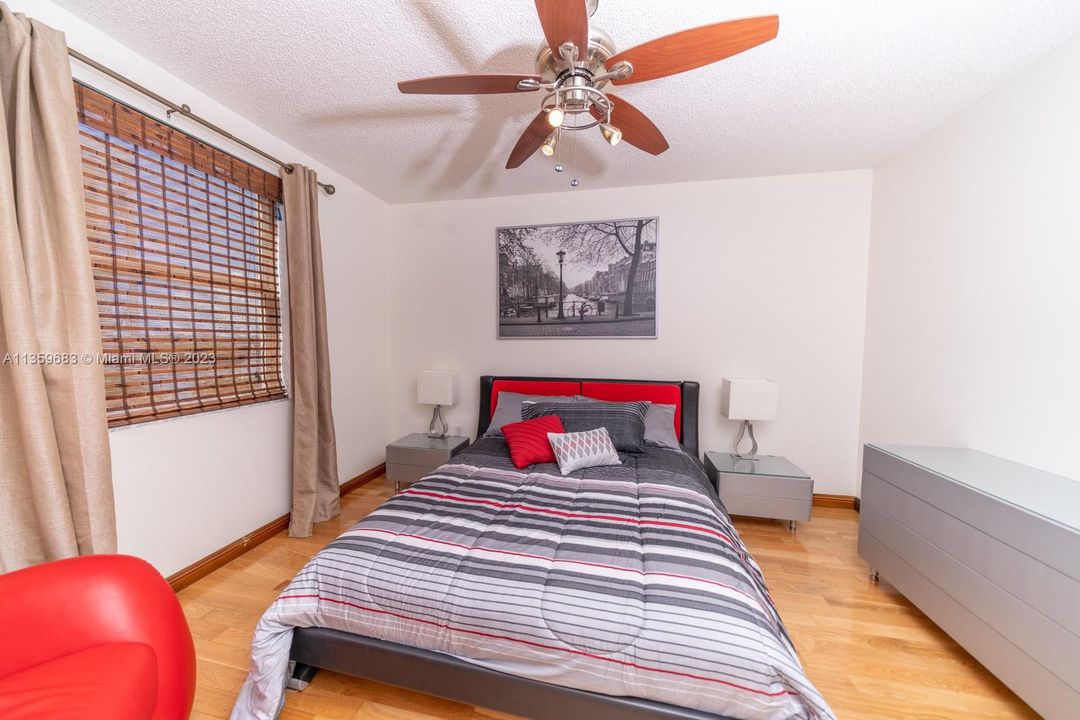 Recently Rented: $3,950 (3 beds, 2 baths, 1353 Square Feet)