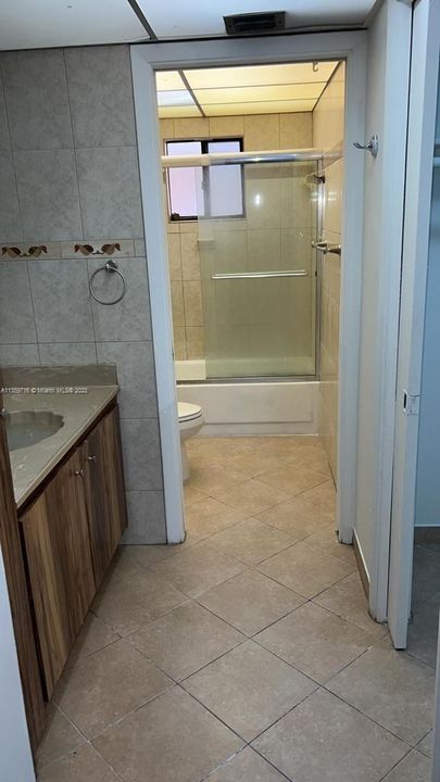 Недавно арендовано: $2,000 (1 спален, 1 ванн, 705 Квадратных фут)