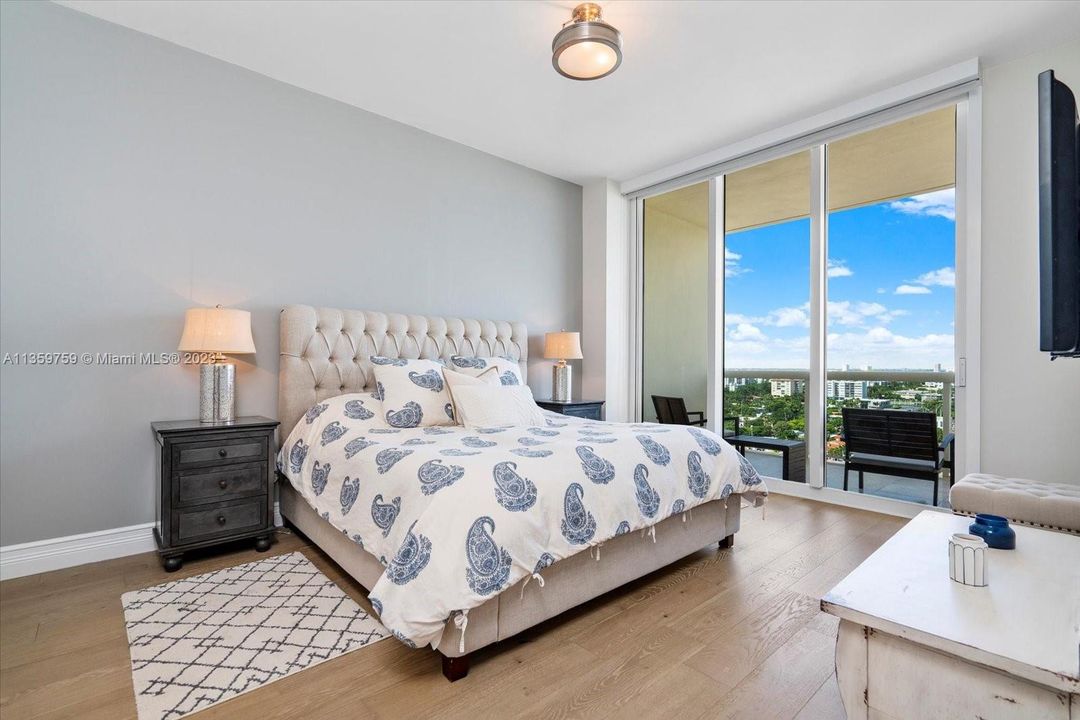 Recently Sold: $1,350,000 (2 beds, 2 baths, 1500 Square Feet)