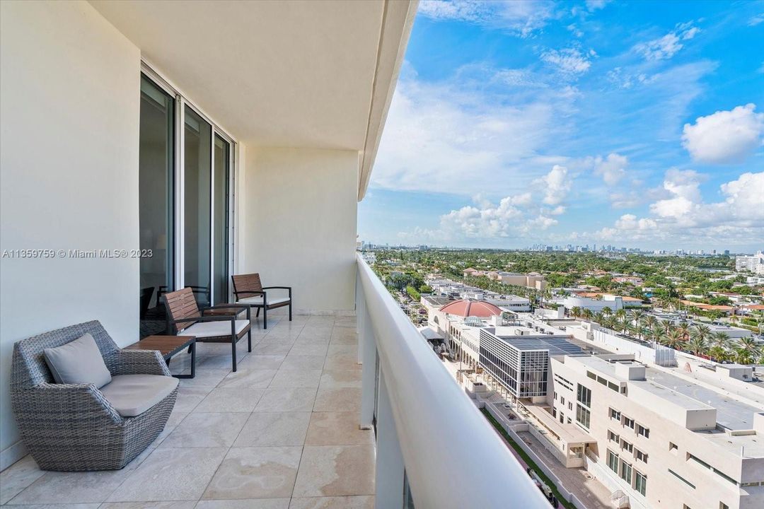 Recently Sold: $1,350,000 (2 beds, 2 baths, 1500 Square Feet)
