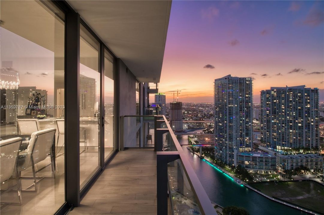Recently Sold: $1,275,000 (2 beds, 2 baths, 1265 Square Feet)