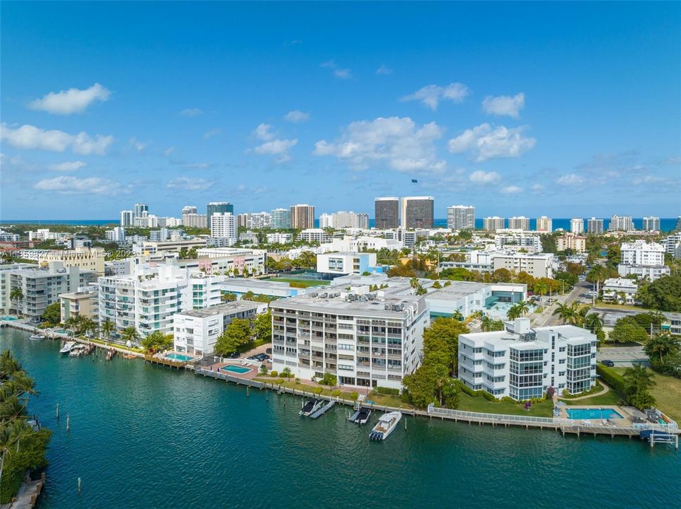 Recently Sold: $1,450,000 (2 beds, 2 baths, 2400 Square Feet)