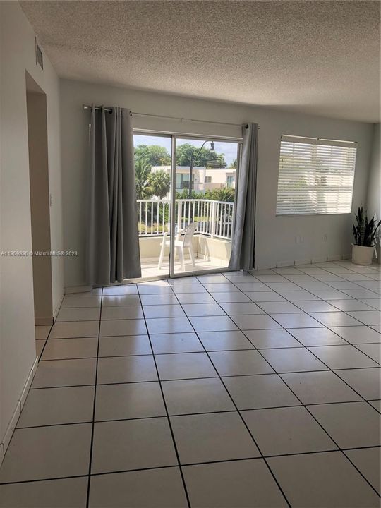 Recently Rented: $3,000 (2 beds, 2 baths, 890 Square Feet)