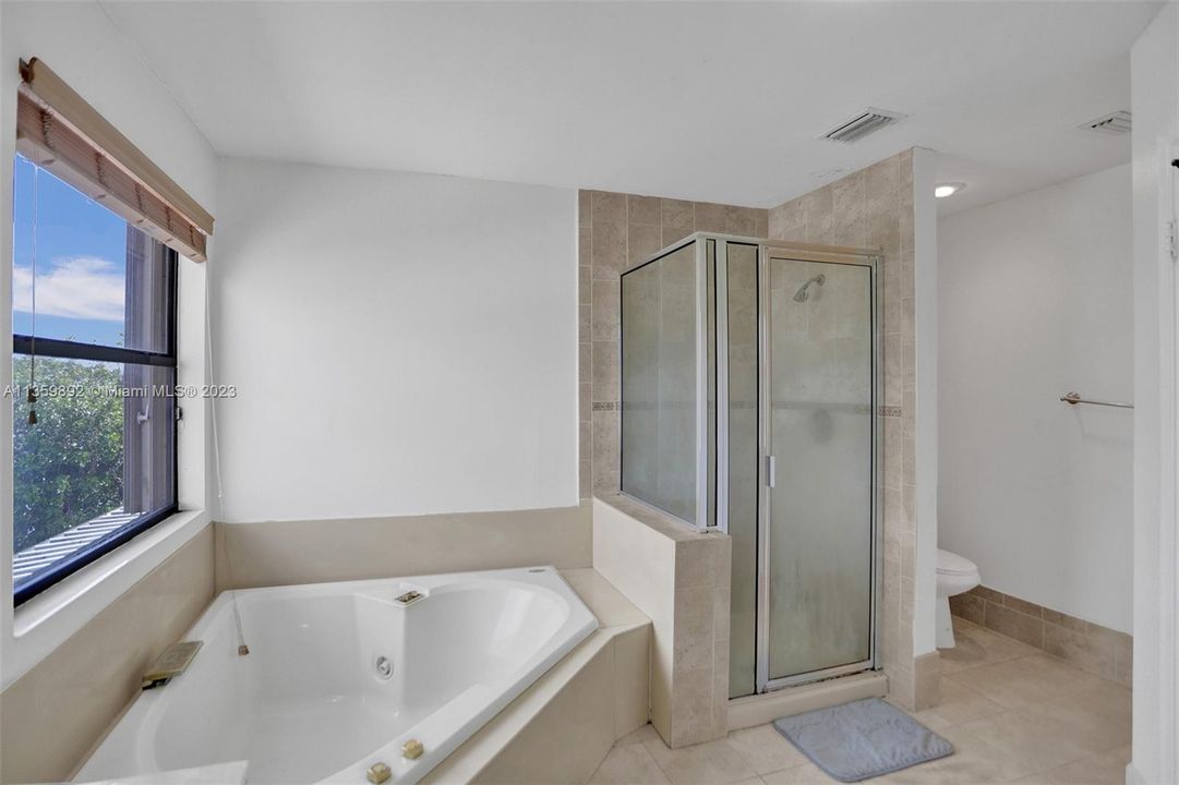 最近售出: $550,000 (4 贝兹, 2 浴室, 2332 平方英尺)