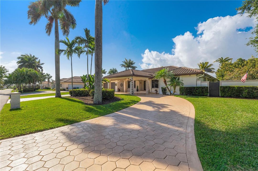 Recently Sold: $1,495,900 (4 beds, 3 baths, 3087 Square Feet)