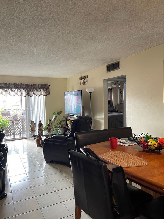 Recently Sold: $185,000 (1 beds, 1 baths, 700 Square Feet)