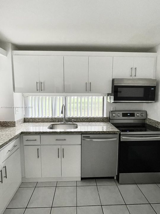 Recently Rented: $2,550 (2 beds, 2 baths, 894 Square Feet)