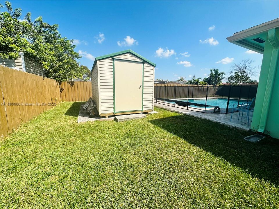 Recently Sold: $470,000 (4 beds, 2 baths, 1906 Square Feet)