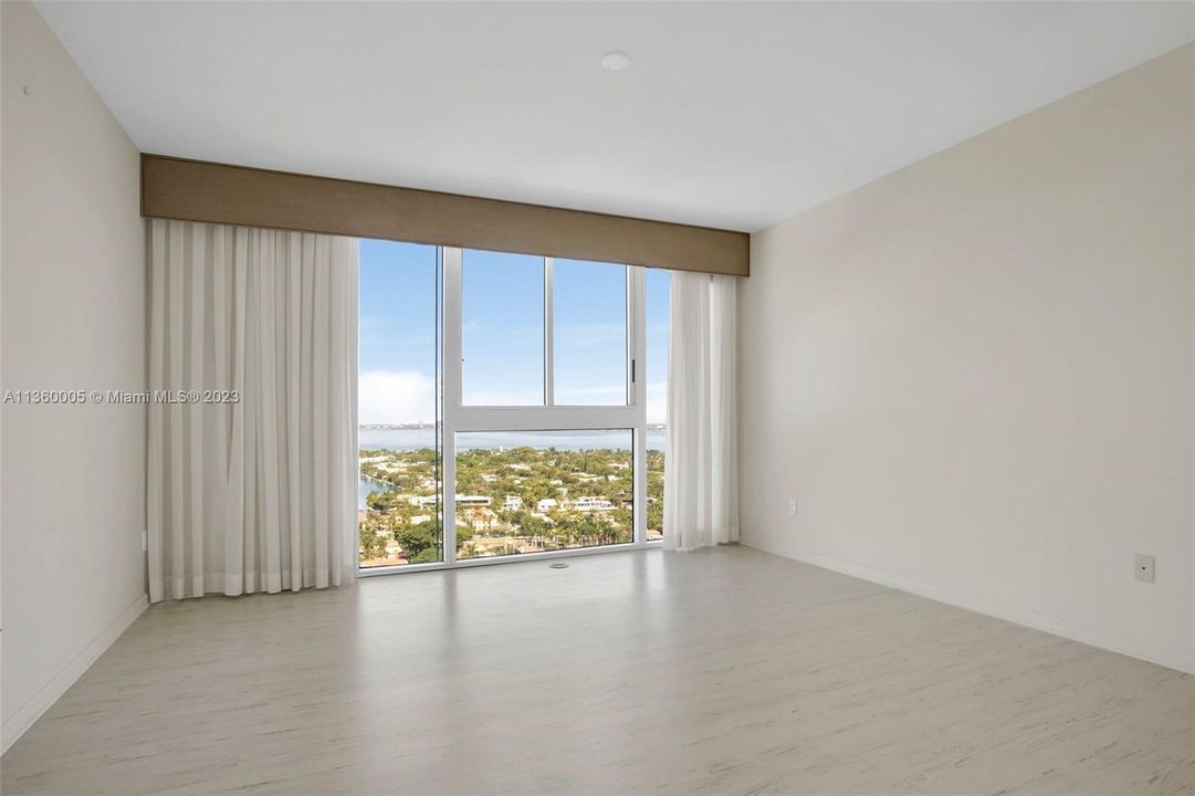 Recently Rented: $7,150 (2 beds, 2 baths, 1380 Square Feet)