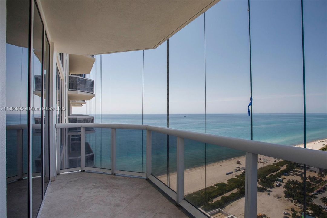 Recently Rented: $7,150 (2 beds, 2 baths, 1380 Square Feet)