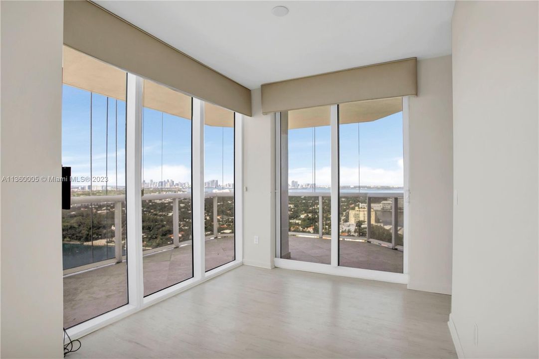 Recently Rented: $7,150 (2 beds, 2 baths, 1380 Square Feet)