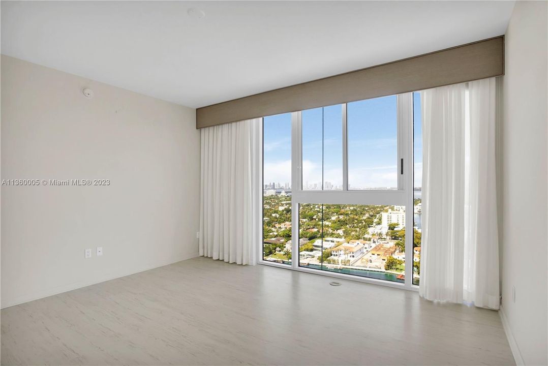 Recently Rented: $7,150 (2 beds, 2 baths, 1380 Square Feet)