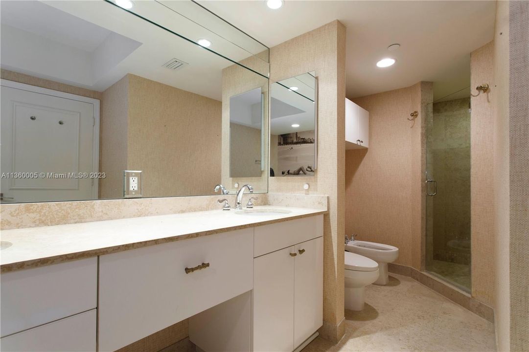 Recently Rented: $7,150 (2 beds, 2 baths, 1380 Square Feet)