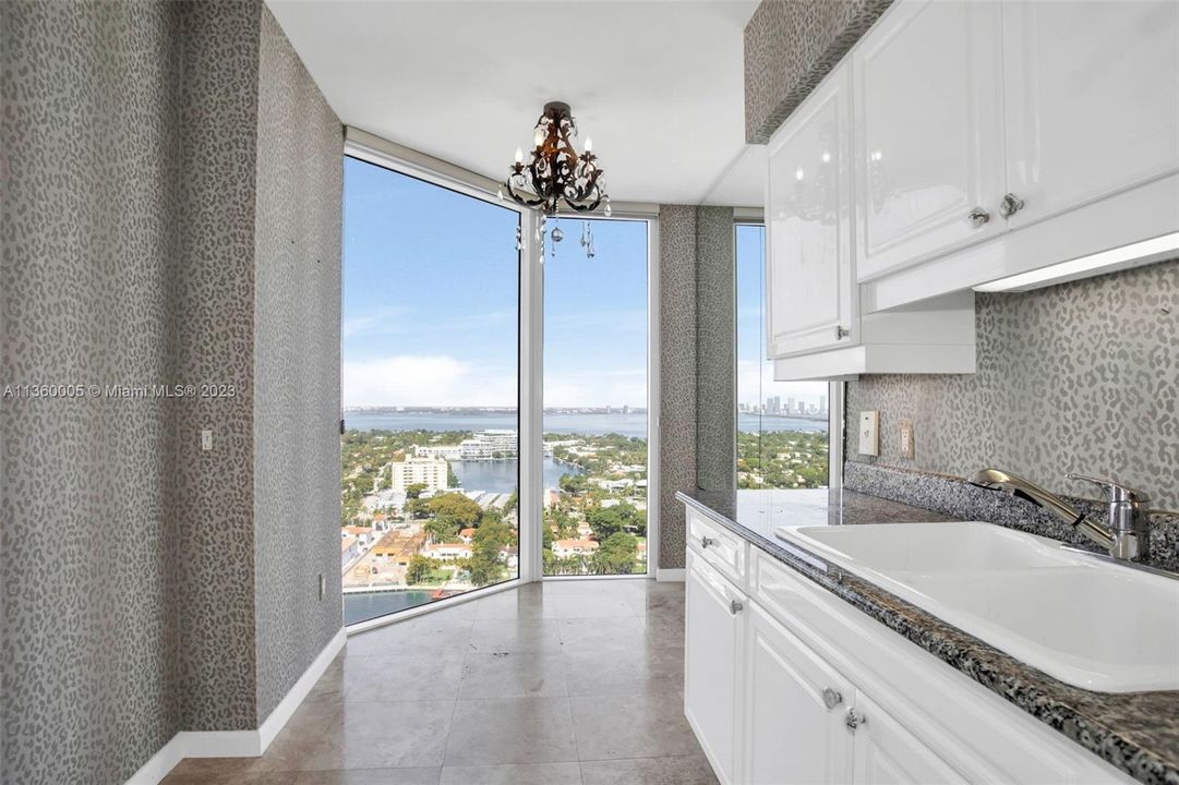 Recently Rented: $7,150 (2 beds, 2 baths, 1380 Square Feet)