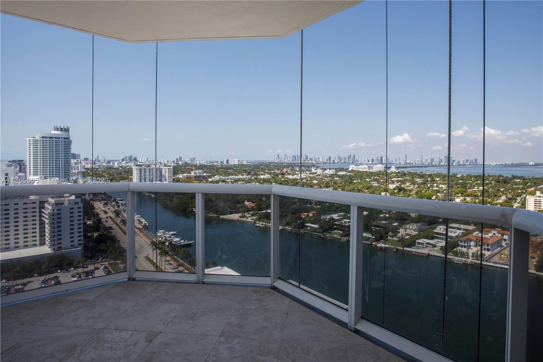 Recently Rented: $7,150 (2 beds, 2 baths, 1380 Square Feet)