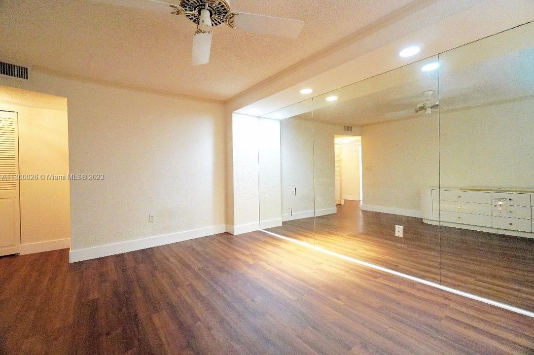 Recently Rented: $2,250 (2 beds, 2 baths, 1073 Square Feet)