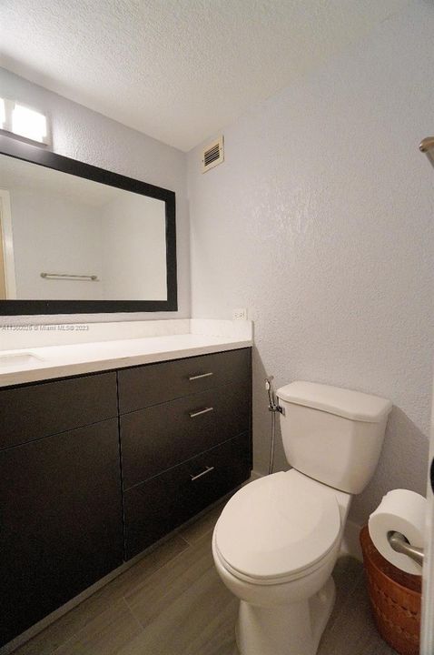 最近租的: $2,250 (2 贝兹, 2 浴室, 1073 平方英尺)
