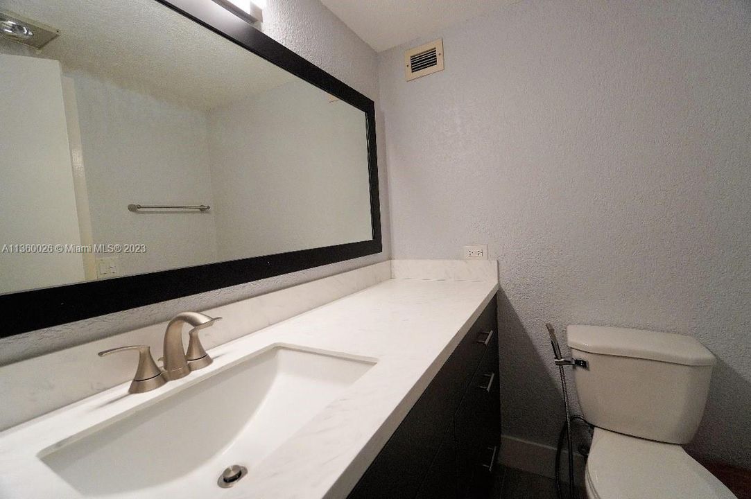 Недавно арендовано: $2,250 (2 спален, 2 ванн, 1073 Квадратных фут)