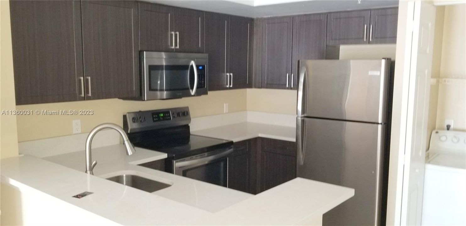 Recently Rented: $1,700 (1 beds, 1 baths, 893 Square Feet)