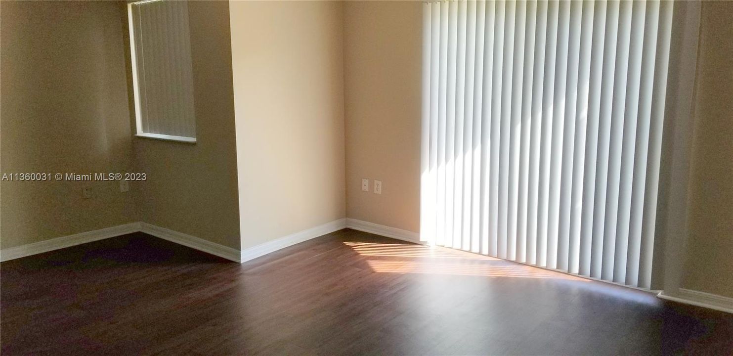 Recently Rented: $1,700 (1 beds, 1 baths, 893 Square Feet)