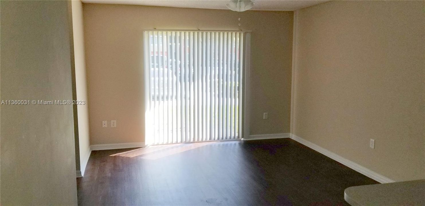 Recently Rented: $1,700 (1 beds, 1 baths, 893 Square Feet)