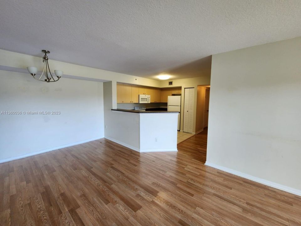 Recently Rented: $2,250 (3 beds, 2 baths, 1300 Square Feet)