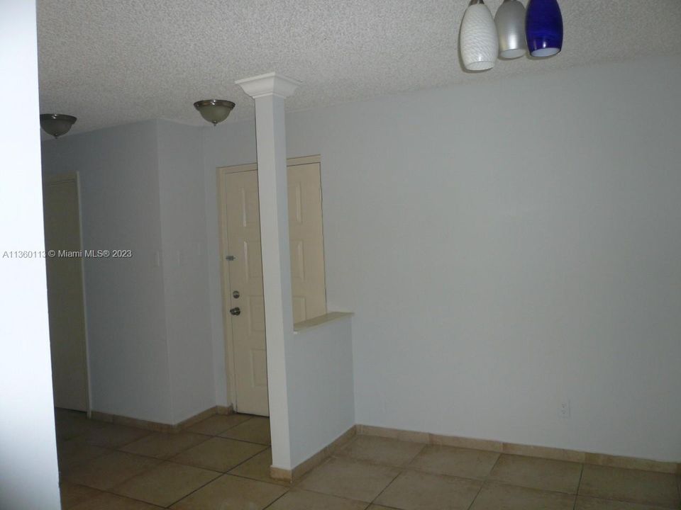 Recently Rented: $2,400 (2 beds, 2 baths, 1075 Square Feet)