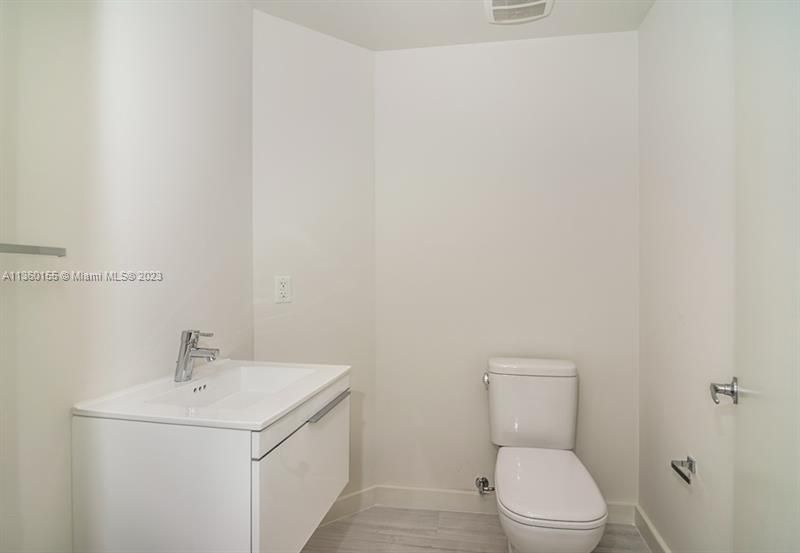 Recently Rented: $6,000 (2 beds, 2 baths, 1718 Square Feet)