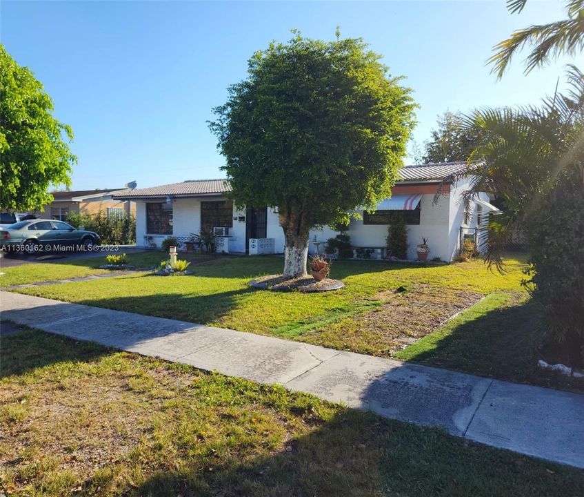 Recently Sold: $502,000 (4 beds, 2 baths, 1612 Square Feet)