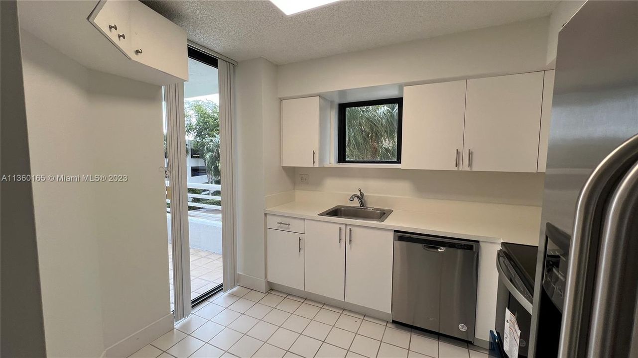 Recently Rented: $3,100 (2 beds, 2 baths, 1181 Square Feet)